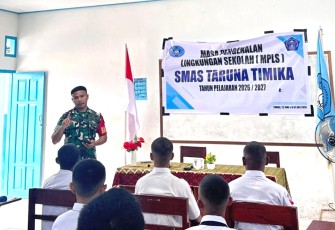 Babinsa Koramil Timika Beri Pembekalan kepada Siswa-Siswi Baru SMA Taruna Timika