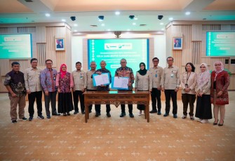 Kemenkop Fasilitasi MoU Koperasi Gambir & ID FOOD untuk Ekspor ke India-Pakistan