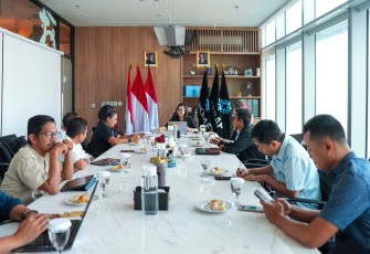 Wakil Menteri Ekonomi Kreatif, Irene Umar, menerima audiensi penyelenggara pameran seni pahat Jepara, TATAH, di Kantor Kementerian Ekraf, Jakarta, Rabu ( 24/6/2026)