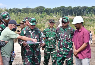 Dandim Ponorogo Dampingi Tim Pengawas Pembangunan Brigif / Yonif TP 530/RK Ponorogo