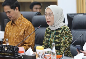 Ketua Komisi VI DPR RI Anggia Erma Rini saat Rapat Dengar Pendapat (RDP) Komisi VI DPR RI bersama Direktur Utama PT Telkom Indonesia (Persero) Tbk beserta jajaran subholding-nya pada Rabu, 24 Juni 2026