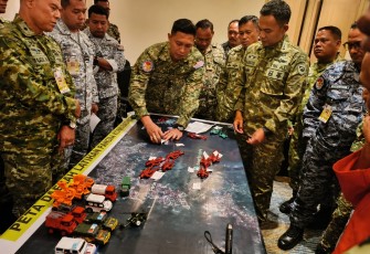 Asisten Operasi (Asops) Panglima TNI Letnan Jenderal (Letjen) TNI Bobby Rinal Makmun mewakili Panglima TNI Jenderal TNI Agus Subiyanto secara resmi menutup Latihan Gabungan Bersama Malaysia–Indonesia 