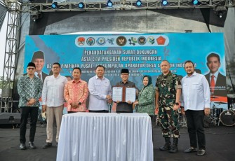 Menteri Desa dan Pembangunan Daerah Tertinggal (Mendes PDT) Yandri Susanto menyaksikan pernyataan dukungan dari Perkumpulan Aparatur Pemerintah Desa Seluruh Indonesia (PAPDESI) dan Nota Kesepahaman BUMDesa, Koperasi Desa Merah Putih (KDMP) dan Satuan Pelayanan Pemenuhan Gizi (SPPG) di  Desa Bergas Kidul.