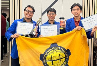 Tim Crystal meraih juara pertama dalam ajang Civil National Expo 2026 di Universitas Tarumanegara