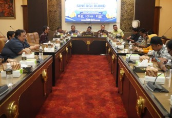 Diskusi Publik Pokja Wartawan Indrapura dengan tema Memperkuat Kolaborasi BUMD Mendorong Pertumbuhan Ekonomi Daerah dan UMKM Jawa Timur yang digelar di Ruang Badan Musyawarah (Bamus) DPRD Jawa Timur, Selasa (30/6/2026) 