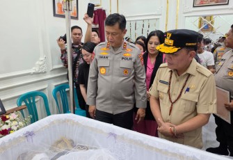 Kapolda dan Gubernur Kalteng Melayat ke Rumah Duka Aipda Yudhi Perdana Putra