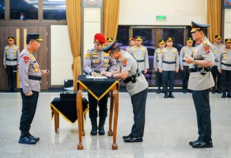 Kapolri Pimpin Pelantikan dan Sertijab Enam Kapolda Jajaran