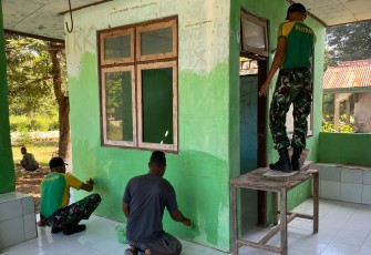 Yonarmed 12 Kostrad Hadir Merawat Posyandu untuk Kenyamanan Layanan Kesehatan Warga Perbatasan
