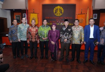 Wakil Menteri Transmigrasi Viva Yoga Mauladi hadir di acara sidang promosi Luluk Nur Hamidah mempertahankan desertasinya. 