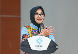 Sekretaris Kementerian Ekraf/Sekretaris Utama Badan Ekraf, Dessy Ruhati, memberi sambutan dalam kegiatan Uji Kompetensi Mandiri Jabatan Fungsional Adyatama Kepariwisataan dan Ekonomi Kreatif Tahun 2026 di Gedung Film Pesona Indonesia, Jakarta, Selasa (7/7/2026)