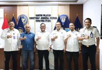 Kepala Kantor Wilayah Direktorat Jenderal Imigrasi Sumatera Utara, Dr. Parlindungan, S.H., M.H., menerima kunjungan audiensi dari pengurus Ikatan Motor Indonesia (IMI) Sumatera Utara pada Selasa (7/7)