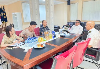 Kepala Kantor Wilayah Direktorat Jenderal Imigrasi Sumatera Utara, Dr. Parlindungan, S.H., M.H., menerima kunjungan kehormatan dari Konsul Jenderal Republik Rakyat Tiongkok (RRT) di Medan, Huang He, pada Selasa (7/7)