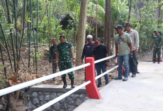 Dandim Tulungagung Tinjau Progres Jembatan Garuda di Rejosari, Optimistis Segera Difungsikan untuk Masyarakat