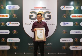Direktur Manajemen Risiko PGN Eri Surya Kelana mewakili PGN menerima Indonesia Excellence Good Corporate Governance Ethics in Supporting National Energy Diversification and Transition - Oil and Gas Category pada ajang Indonesia Excellence Good Corporate Governance (GCG) Award 2026 yang diselenggarakan oleh Warta Ekonomi. Penyerahan penghargaan ini digelar di Jakarta, (30/6/2026)