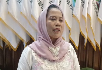 Tokoh gerakan koperasi nasional, Dr. Sri Untari Bisowarno 