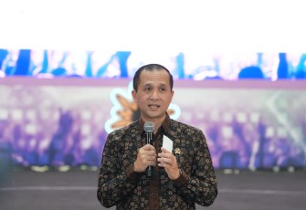 Menteri Transmigrasi M. Iftitah Sulaiman Suryanagara