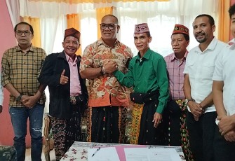 Mediasi Ketua DPRD Manggarai Timur dan Mantan Sekwan Berakhir Damai