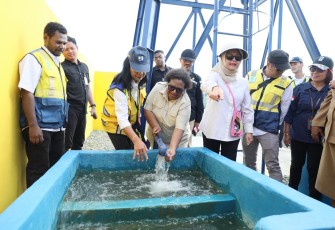 Wakil Menteri Dalam Negeri (Wamendagri) Ribka Haluk mendampingi Wakil Menteri Pekerjaan Umum (PU) Diana Kusumastuti meninjau sejumlah proyek infrastruktur strategis di Kabupaten Jayapura dan Kabupaten Keerom, Provinsi Papua, Selasa (14/7/2026)