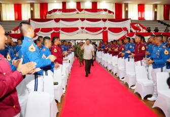 Panglima TNI Jenderal TNI Agus Subiyanto bersama Menteri Pertahanan RI Sjafrie Sjamsoeddin dan Kapolri Jenderal Pol Listyo Sigit Prabowo 
