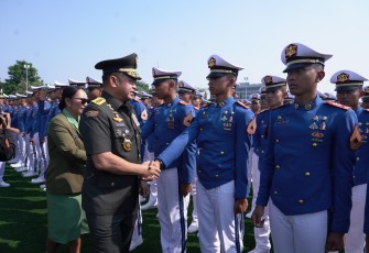 Kepala Staf Angkatan Darat (Kasad) Jenderal TNI Maruli Simanjuntak, M.Sc., menghadiri Upacara Penutupan Pendidikan Calon Perwira Remaja (Capaja) Taruna Akademi TNI yang dipimpin Panglima TNI Jenderal TNI Agus Subiyanto di Markas Besar (Mabes) TNI, Cilangkap, Jakarta Timur, Kamis (16/7/2026)