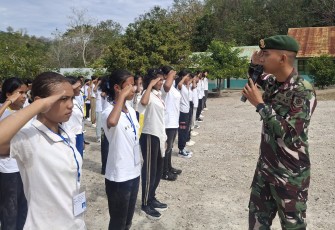 Yonarmed 12 Kostrad Bekali Siswa SMAN 4 Atambua dengan Wawasan Kebangsaan dan PBB
