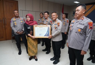 Penyerahan Hasil Penilaian Kualitas Pelayanan pada Opini Ombudsman RI di Aula Lantai 2 Polda Jawa Tengah, Kamis (16/7/2026)