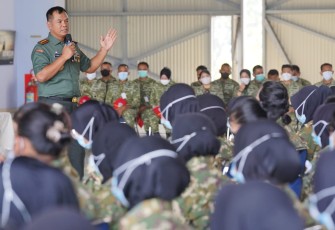 Wakil Panglima TNI Jenderal TNI Tandyo Budi R. memberikan pembekalan manajerial kepada peserta Pendidikan dan Pelatihan (Diklat) Bela Negara Koperasi Desa Merah Putih (KDKMP) dan Kampung Nelayan Merah Putih (KNMP)