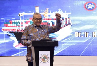 Wamenaker Afriansyah usai membuka Rapat Anggota Tahunan (RAT) Inkop TKBM Pelabuhan Tahun Buku 2025 di Jakarta, Rabu (15/7/2026)
