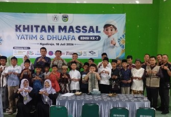 Kepedulian Babinsa Koramil 0801/07 Ngadirojo, Wujudkan Pembinaan Teritorial Melalui Khitan Massal 