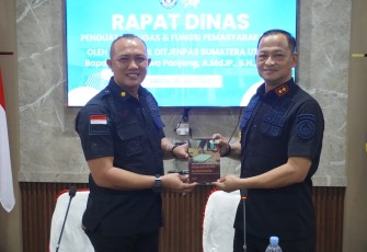 Kepala Kantor Wilayah Direktorat Jenderal Pemasyarakatan (Kakanwil Ditjenpas) Sumatera Utara, Jalu Yuswa Panjang, melaksanakan kegiatan Pembinaan, Monitoring, Pengawasan, dan Pengendalian (Bintorwasdal) di Lembaga Pemasyarakatan (Lapas) Narkotika Kelas IIA Langkat, Sabtu (18/07/2026)
