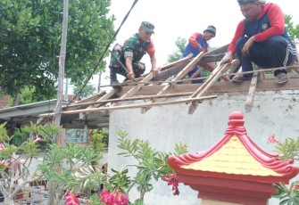 Semangat Gotong Royong Warga Tanjungrejo Jaga Rasa Aman Bersama