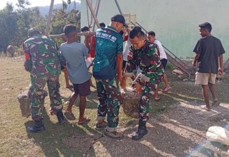 Pos Salore Bersama Warga dan Mahasiswa KKN Bersatu Kerja Bakti