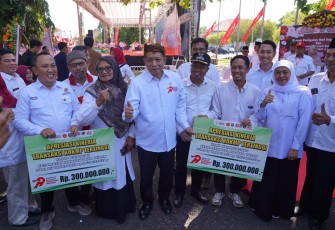 Menkop Apresiasi Puncak Peringatan Harkop dan Capaian KDKMP di Jatim