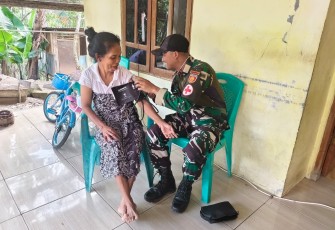 Pos Ailala Jaga Kesehatan Warga di Tapal Batas