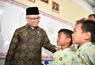 Wakil Menteri Pendidikan Dasar dan Menengah (Wamendikdasmen) Atip Latipulhayat