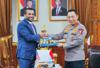 Kapolri saat menerima kunjungan kehormatan Direktur FBI Mr. Kash Patel beserta delegasi di Mabes Polri, Jakarta Selatan, Kamis (23/7/2026)