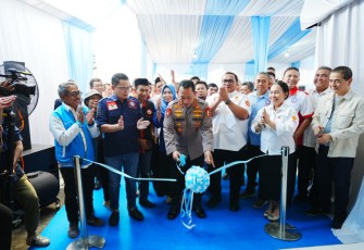 Kapolri Jenderal Polisi Drs. Listyo Sigit Prabowo, M.Si. Meresmikan Kantor Sekretariat Bersama Koalisi Besar Perjuangan Buruh Indonesia (KBPBI) di Jakarta