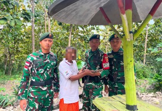 Binter Humanis Yonarmed 12 Kostrad Bangun Kepercayaan, Warga Serahkan Senjata Api Secara Sukarela