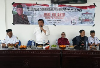 Anggota DPRD Jawa Timur dari Fraksi PDI Perjuangan, Hari Yulianto, saat reses di Balai Desa Trompoasri, Kecamatan Jabon, Kabupaten Sidoarjo, Selasa (28/7/2026)