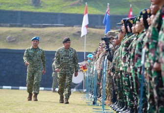 Asisten Operasi (Asops) Panglima TNI Letjen TNI Bobby Rinal Makmun secara resmi menutup Multinational Peacekeeping Exercise (MPE) Garuda Canti Dharma III Tahun 2026 di PMPP TNI, Sentul, Bogor