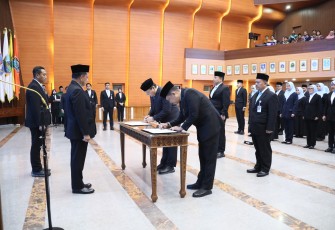 Lantik Pejabat di Lingkungan Kemendagri