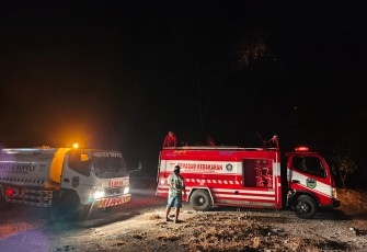 Aksi Sigap Babinsa Koramil 0801/01 Pacitan Padamkan Karhutla Bersama Tim Gabungan di Wilayahnya
