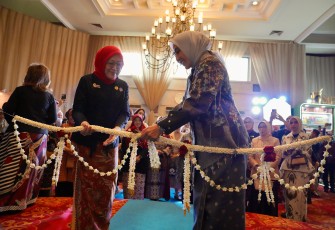 Ketua Harian Dewan Kerajinan Nasional (Dekranas) Tri Tito Karnavian membuka Pameran Instalasi Roepa Merdeka di Balai Sudirman, Jakarta, Rabu (26/8/2026)
