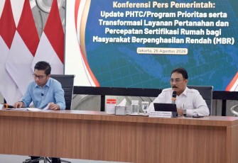 Sekretaris Jenderal (Sekjen) ATR/BPN, Dalu Agung Darmawan, saat konferensi pers di Badan Komunikasi (Bakom) Pemerintah Republik Indonesia, Jakarta