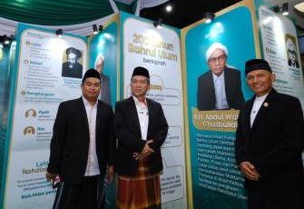 Presiden PKS Almuzzamil Yusuf (AMY) dan Ketua DPW PKS Jawa Timur,