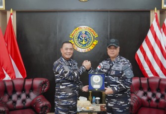 Panglima Komando Armada Republik Indonesia (Pangkoarmada RI), Laksdya TNI Dr. Denih Hendrata, S.E., M.M