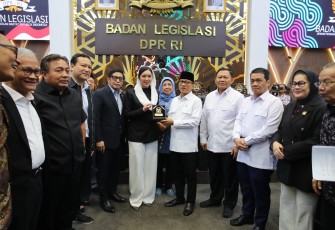 Menteri Desa dan Pembangunan Daerah Tertinggal (Mendes PDT) Yandri Susanto dan Wakil Mendes PDT Ahmad Riza Patria menghadiri rapat kerja dengan Badan Legislasi Dewan Perwakilan Rakyat Republik Indonesia (Baleg DPR RI) di ruang rapat Baleg DPR RI, Senayan, Senin (7/9/2026)