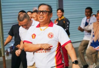 Wakil Gubernur Kepulauan Riau Nyanyang Haris Pratamura mengikuti kegiatan Medeka Sehat yang dilaksanakan di Kantor DPC Gerindra Kota Batam, Minggu (6/9/2026)