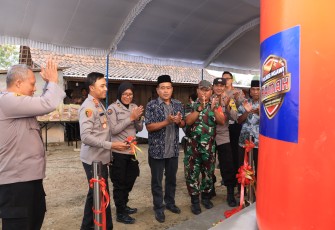 Polres Ngawi Bangun Sumur Bor Presisi dan Bagikan Bansos di Kasreman