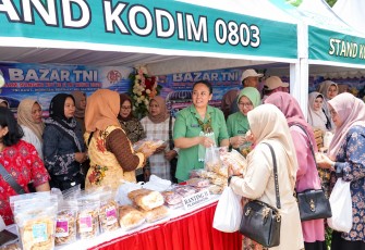 Stand Sembako Kodim Madiun Meriahkan Bazar HUT ke-81 TNI di PBC Kota Madiun